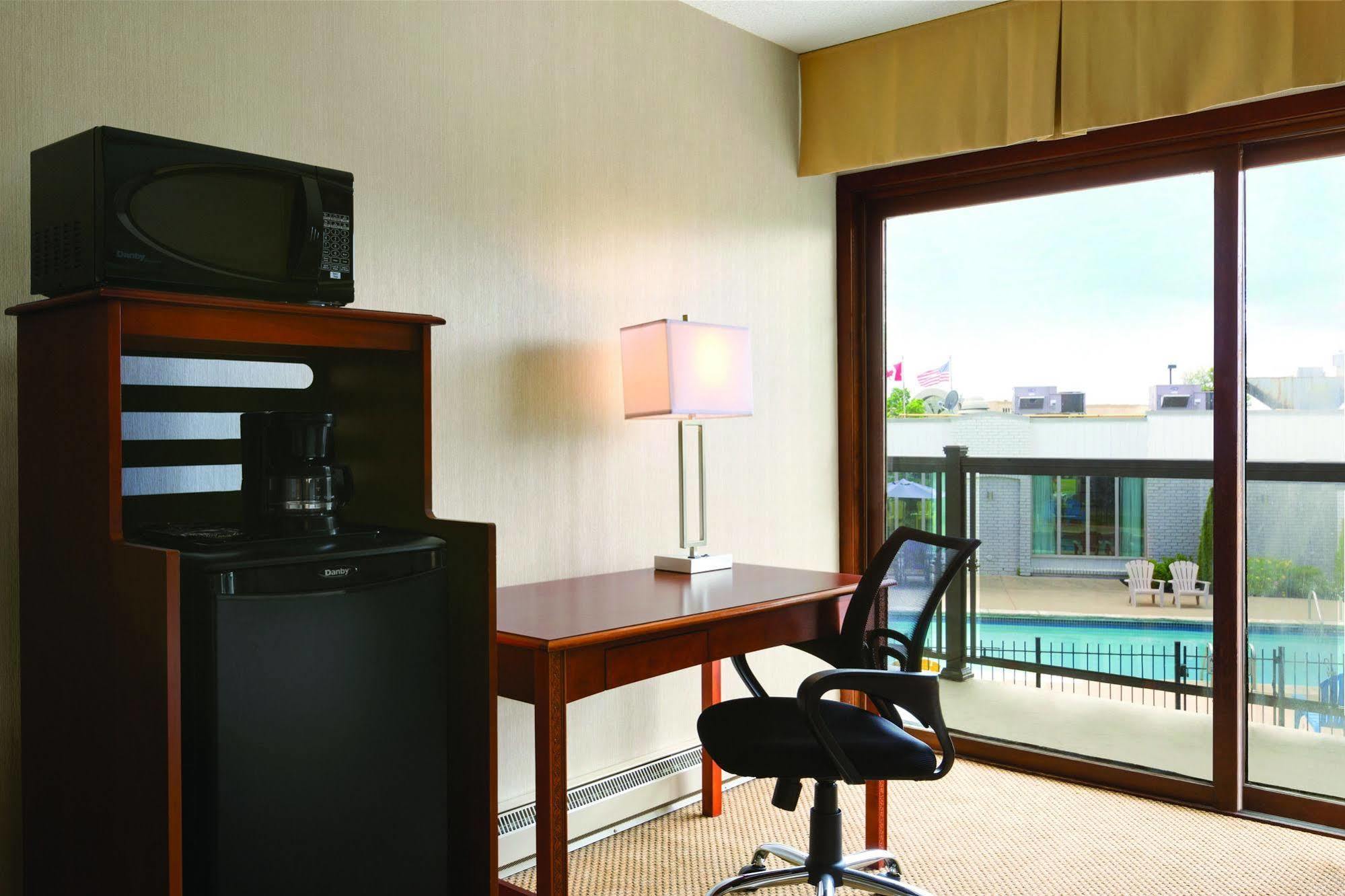 Days Inn By Wyndham Londres Exterior foto