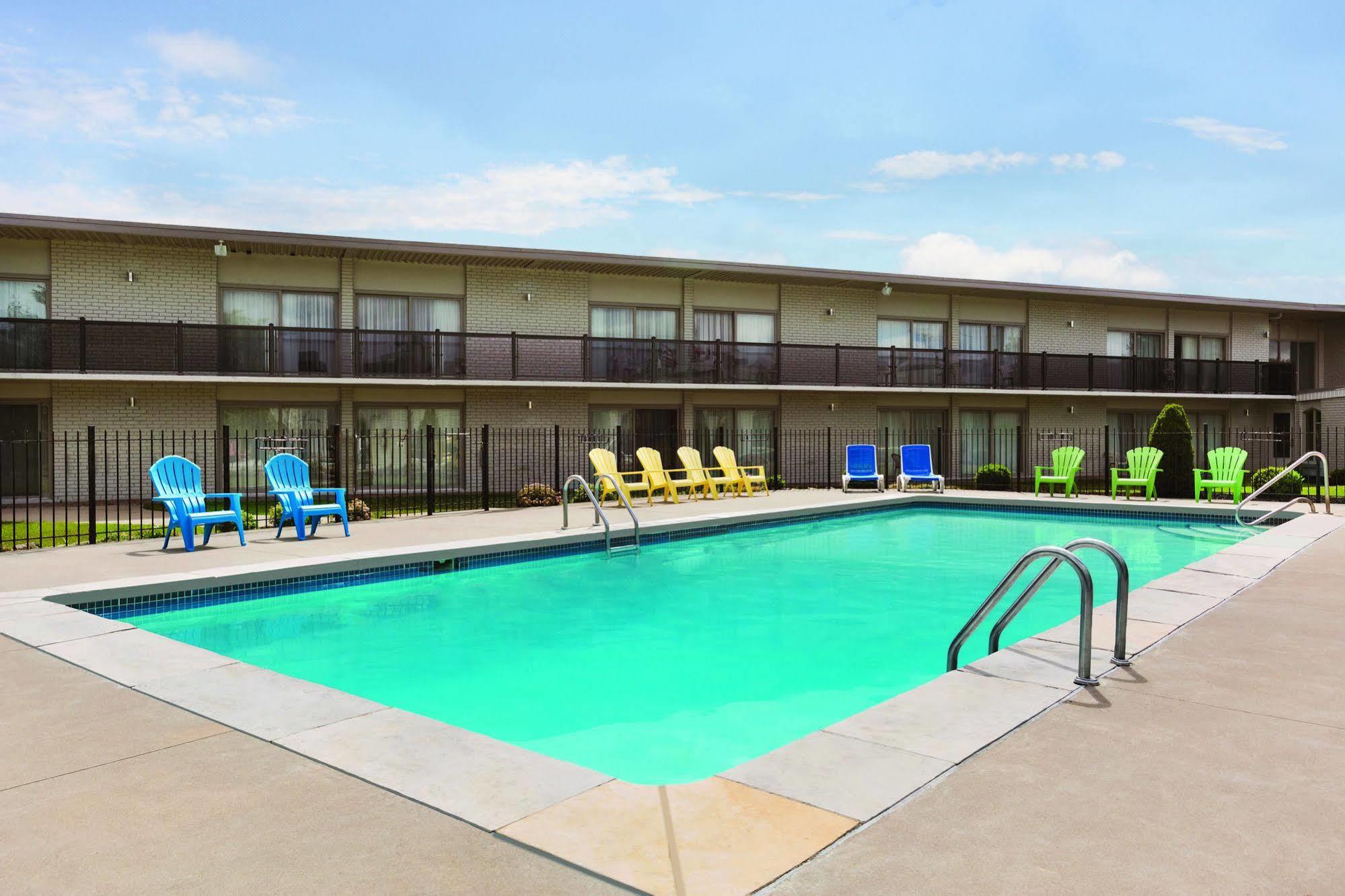 Days Inn By Wyndham Londres Exterior foto